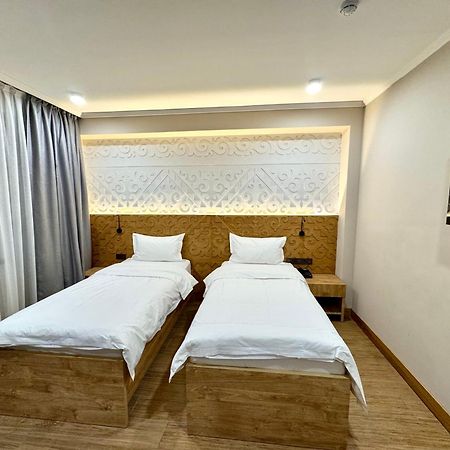 Dami Almaty Hotel Eksteriør bilde