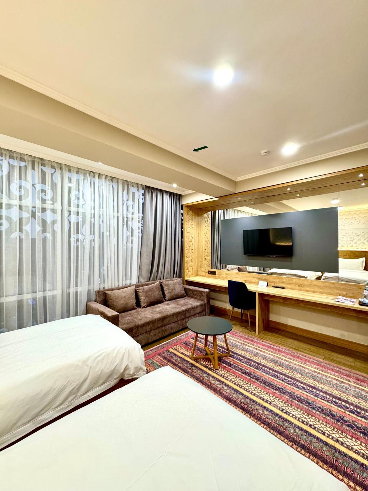 Dami Almaty Hotel Eksteriør bilde