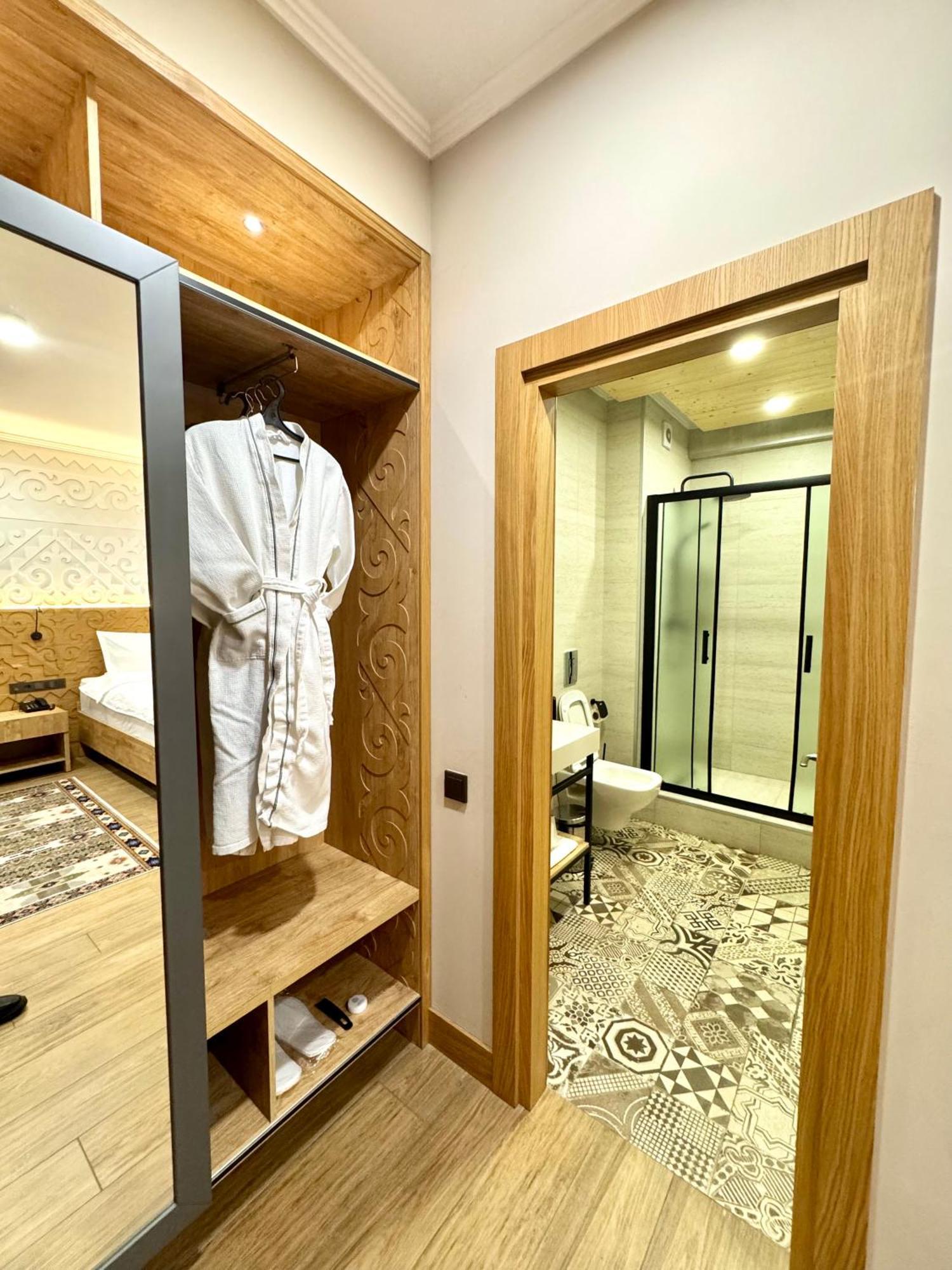 Dami Almaty Hotel Eksteriør bilde